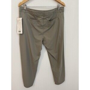 NWT Lucy Walkabout Pants Size Large Style Athleisure Tan Outdoor Capri Golf New